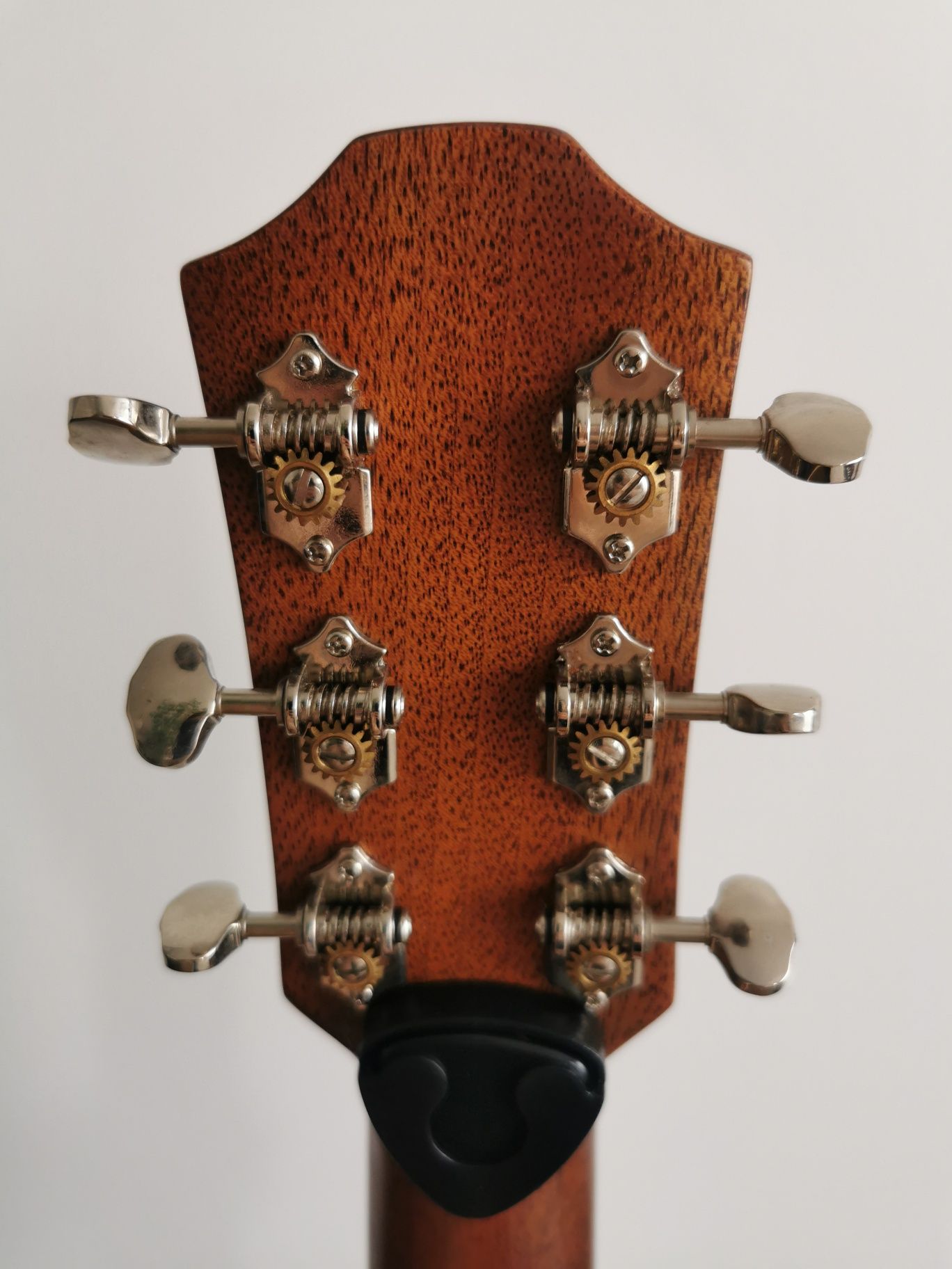 Gitara + hard case BATON ROUGE  X81S/OM + Tonttrager