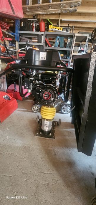 Wynajem minikoparki. Wynajem sprzętu budowlanego.  Wynajem sprzętu ogr