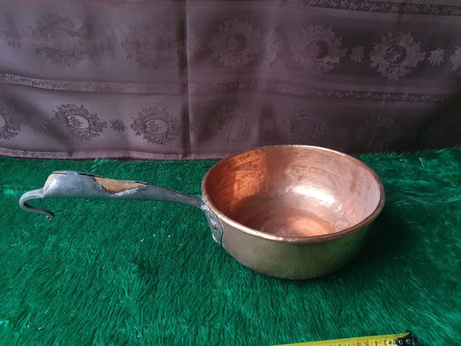 39. Chochla czerpak miedziany