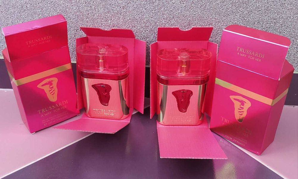 Порожні флакони та коробка Trussardi A Way For Her