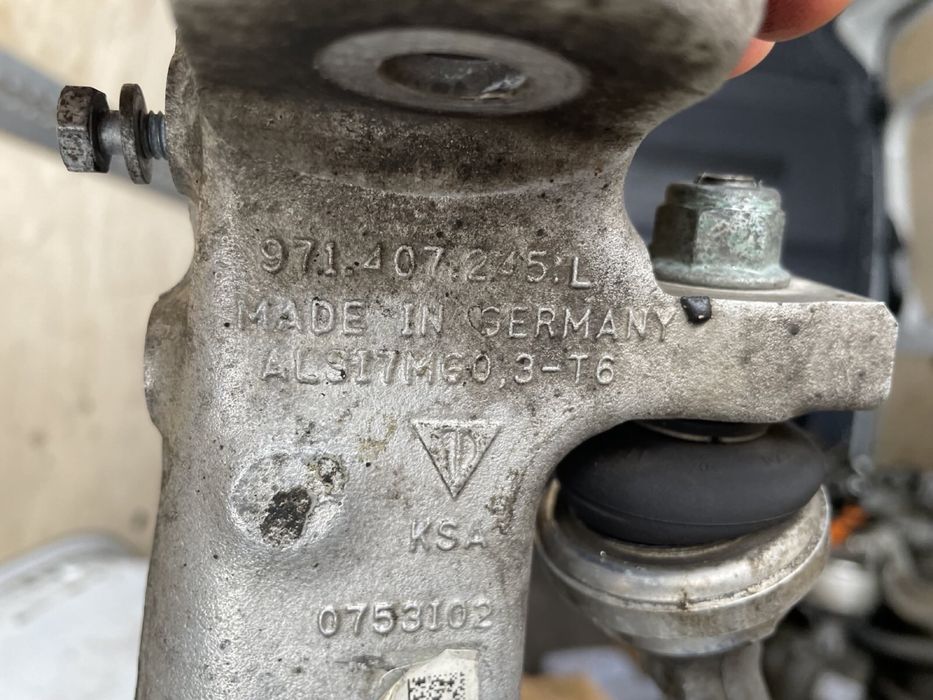 Zwrotnica wachacz prawa lewa przod porsche panamera 971 bentley gt