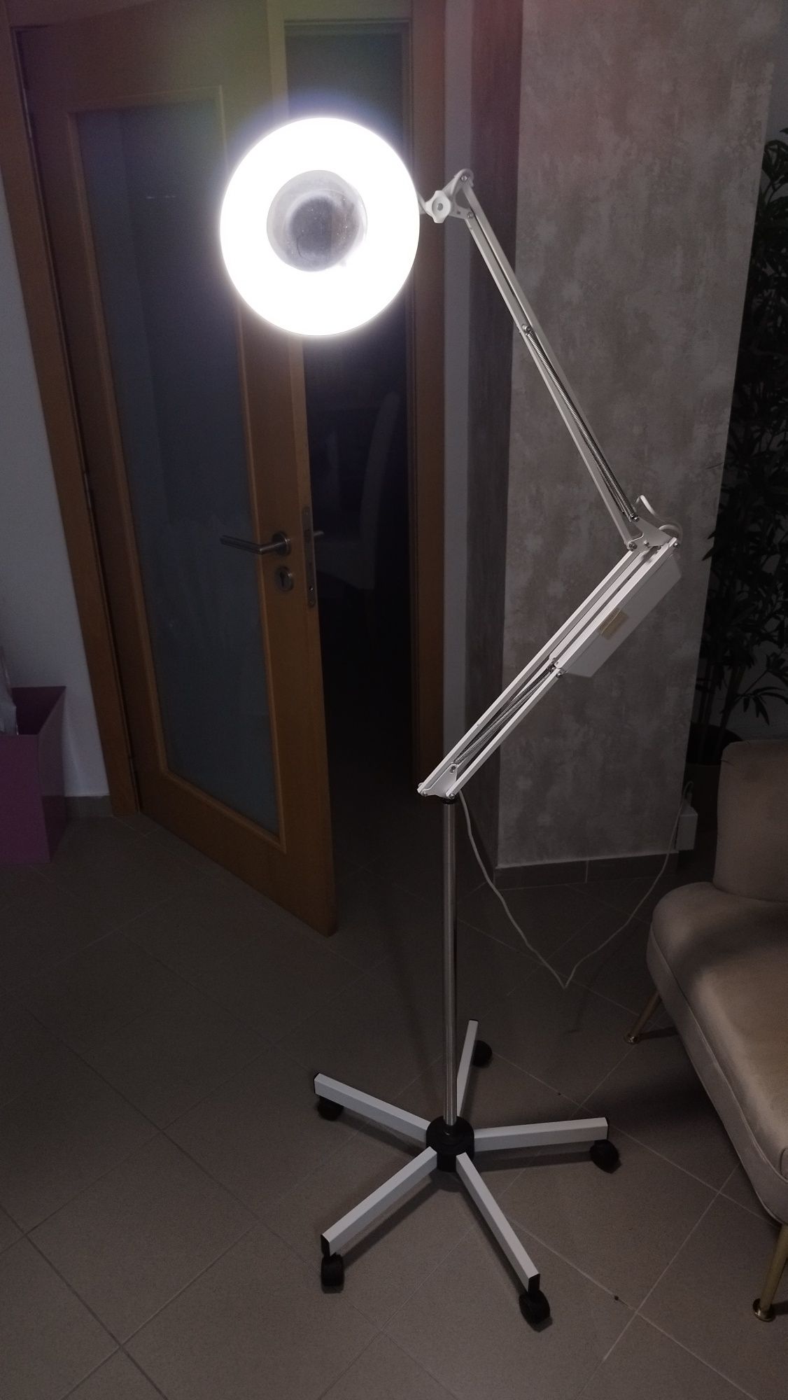Lupa de 5 dioptrias com iluminação