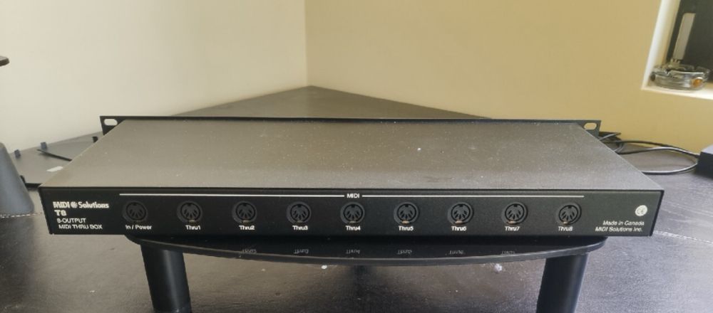 Rozdzielacz sygnału MIDI Solutions T8 Thru