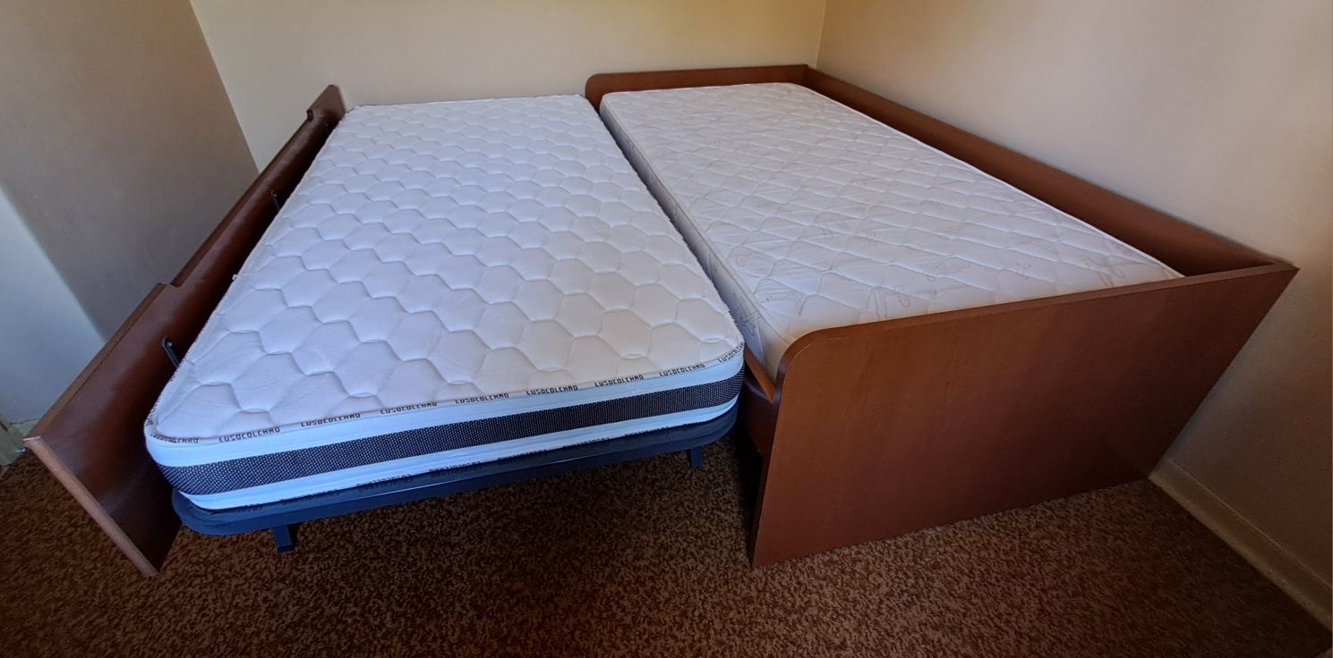 Cama Dupla de Solteiro Madeira Maciça como Nova e  2 Colchões