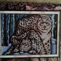 Продам вышитую картину бисером"Леопарды"