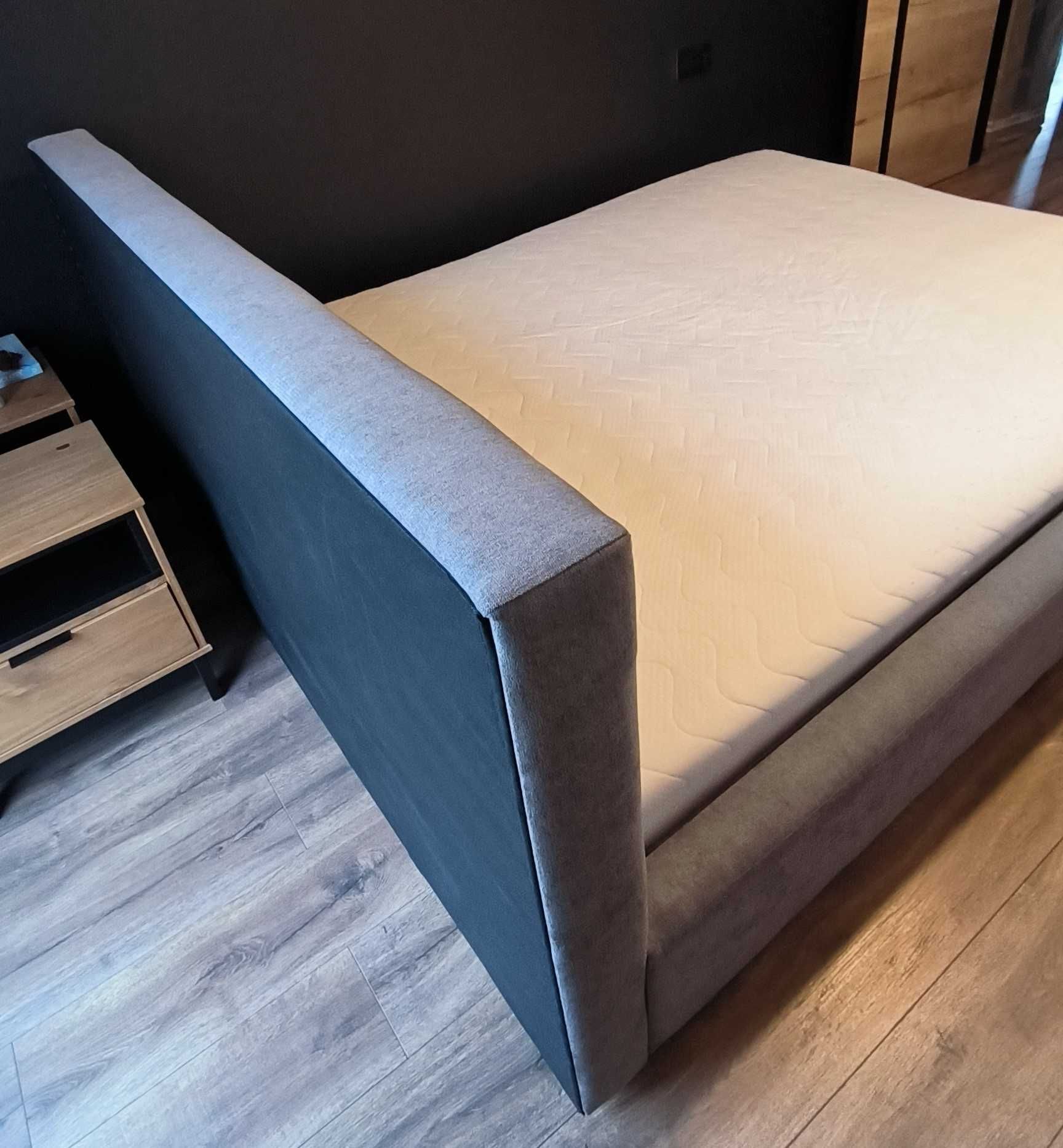 Łóżko z materacem 160x200, szare, stelaż drewniany.