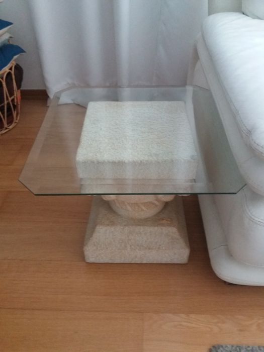 Mesa de apoio em pedra natural