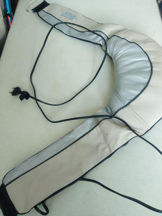 Массажёр для шеи и плеч фирма  Beurer MG 150