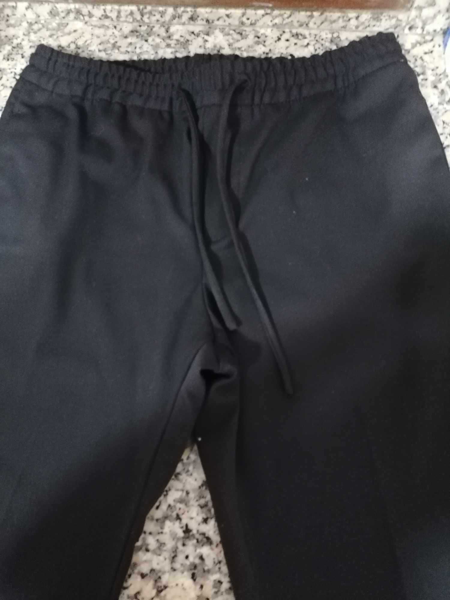 Calça preta de homem