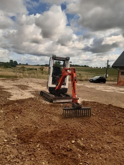 Prace ziemne Bobcat E19 Wozidło