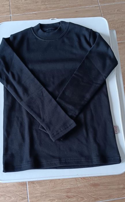 2 camisolas de menina, tamanho 10 e 11 anos.