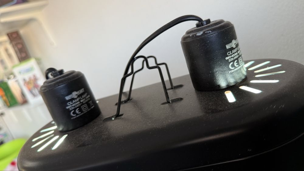 Terrário 1,22cm para camaleão com base com rodas