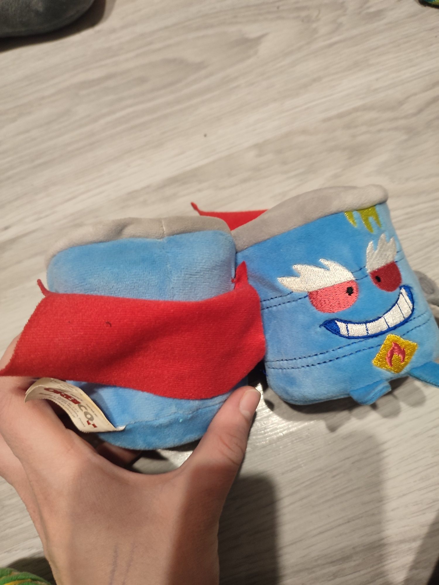 Dwie maskotki super zings