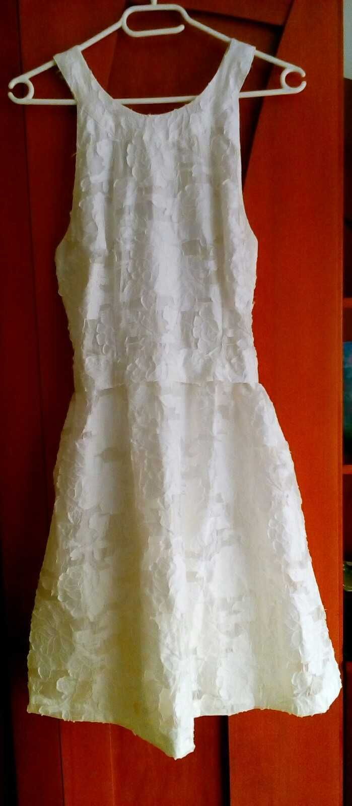 Sukienka H&M w rozmiarze 38 w kolorze białym.
