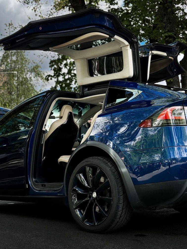 Tesla model x 90