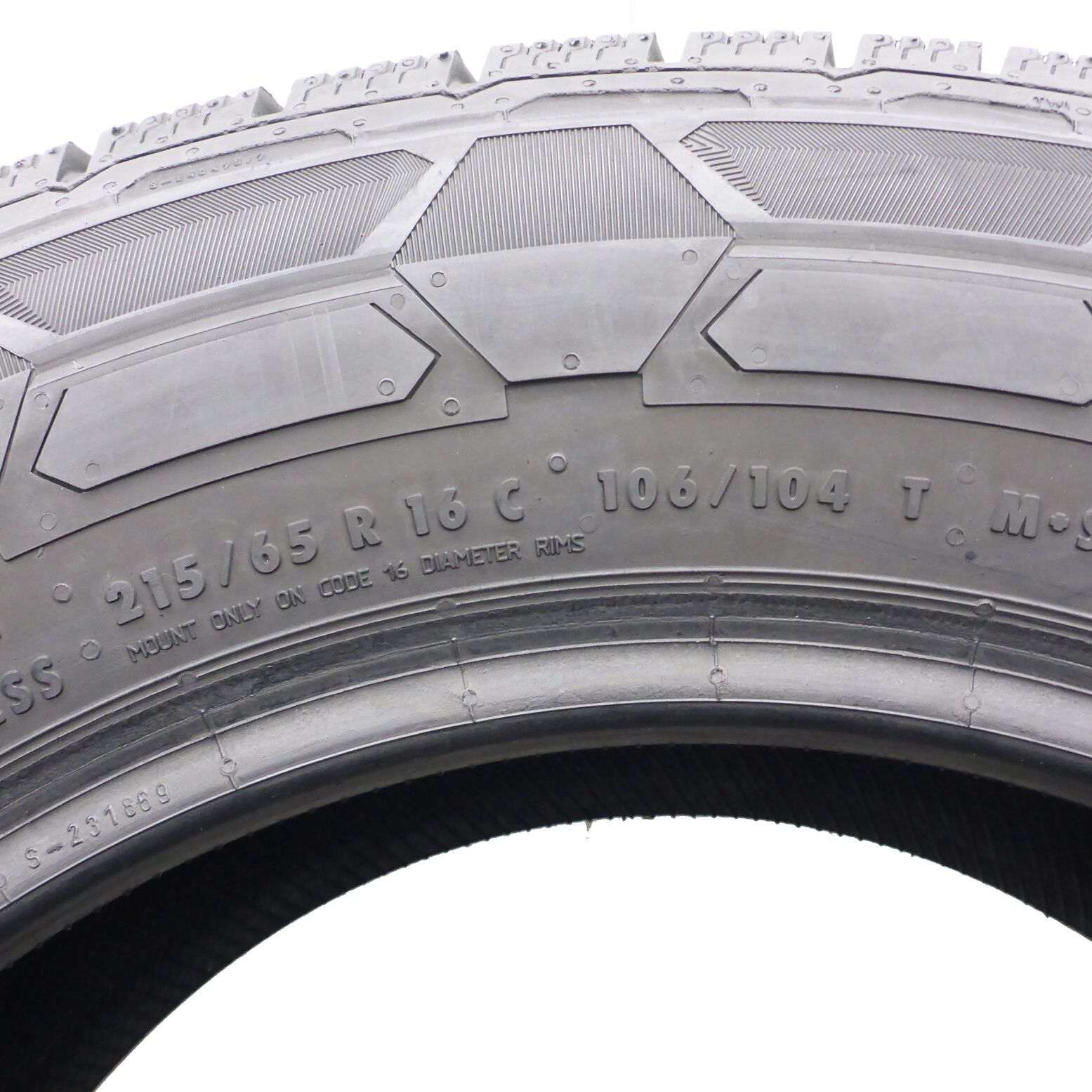 Opony 225/65/16C Continental 225/65R16C 106/104T Zimowe 2020 8,8-9mm