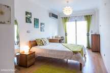 60668 - Quarto com cama de casal, com varanda...