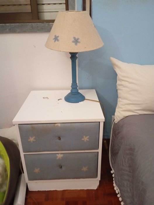 Vendo cama King 190/220 com mesas de cabeceira estrado e colchao