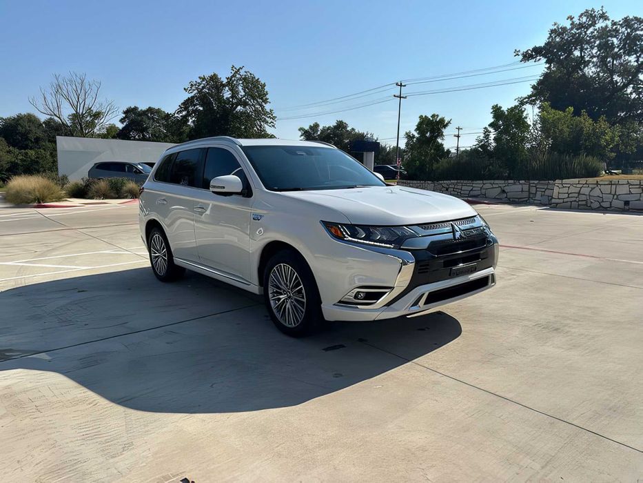 Mitsubishi Outlander      2020