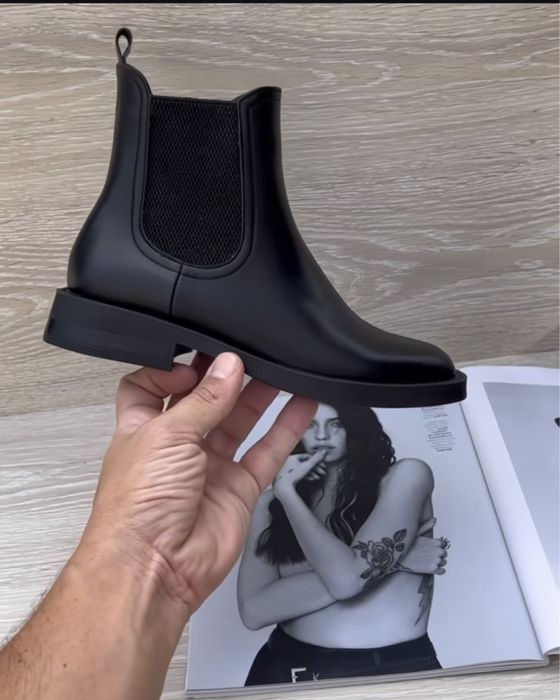 Черевики жіночі.