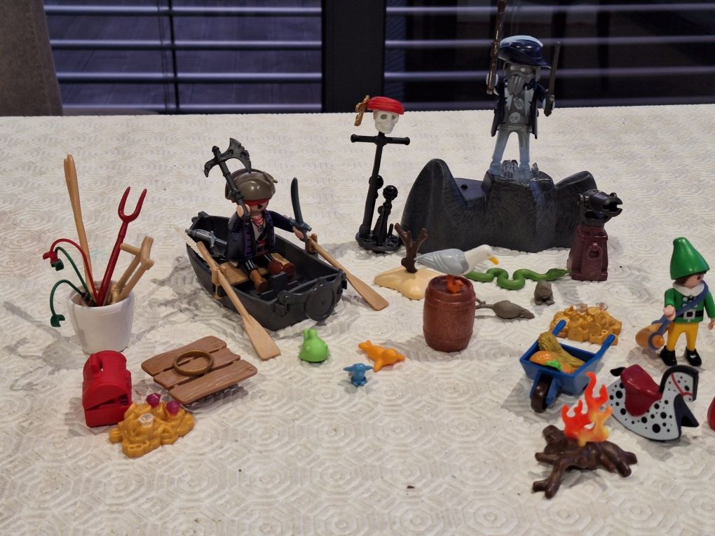 Playmobil conjunto Natal e piratas