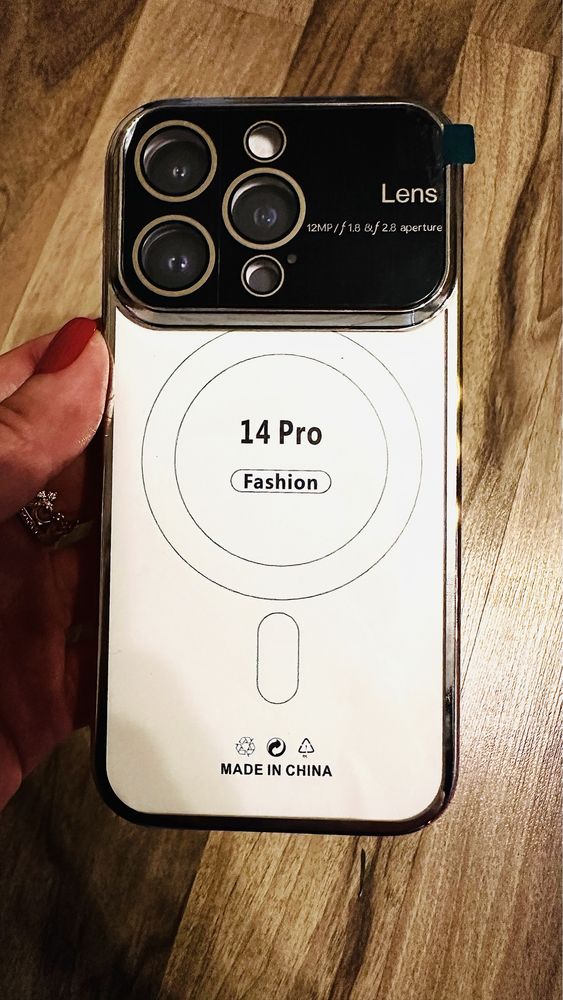 Селиконовый Чехол на Iphone 14 pro со вставкой на камеру