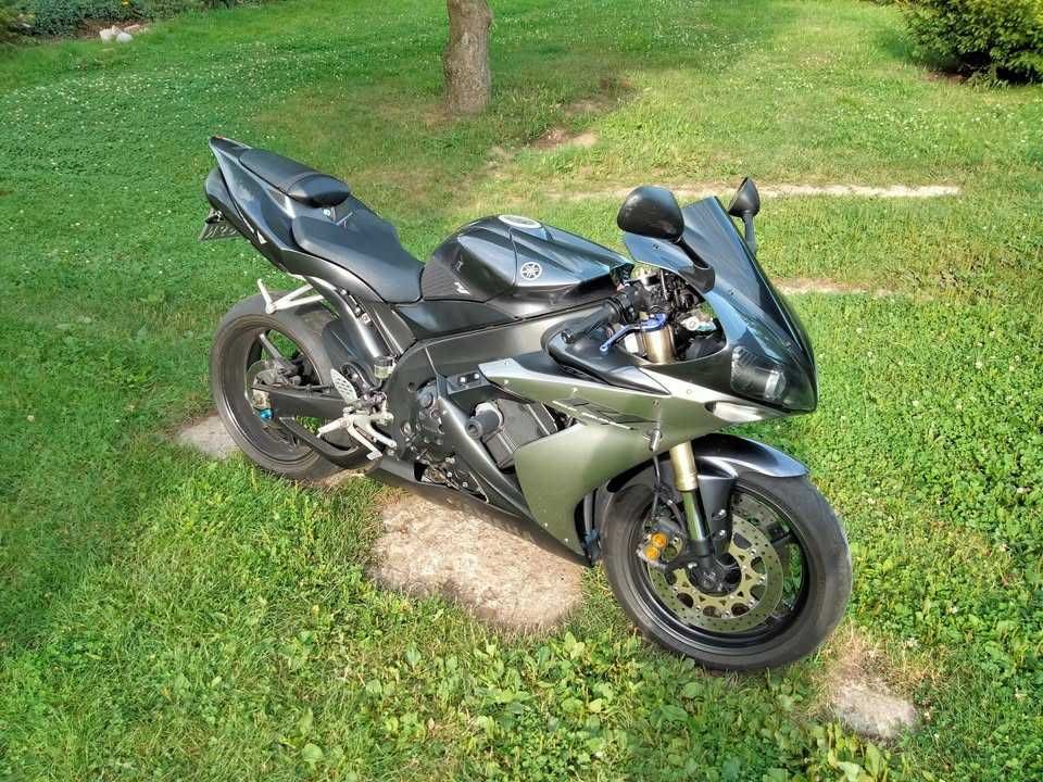 Yamaha R1 RN12 "Zadbana"