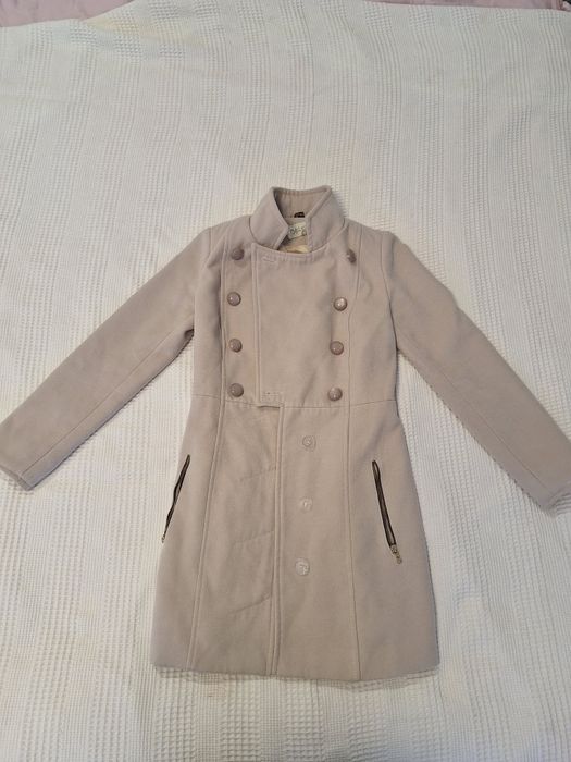 Пальто світлобежевого кольору