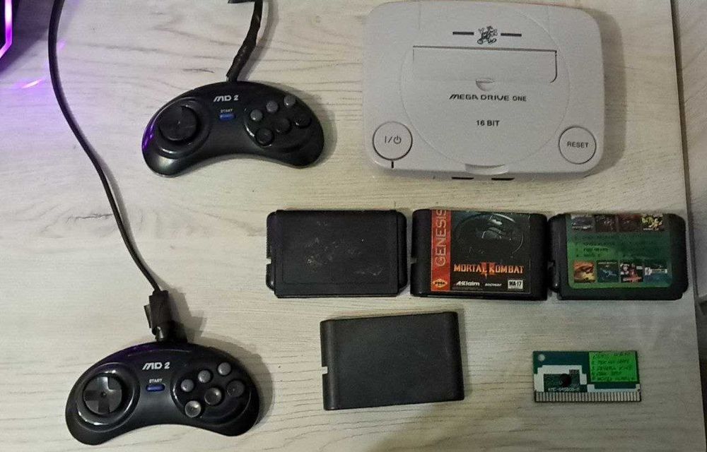 |СРОЧНО| Приставка Sega Mega Drive + Картриджы