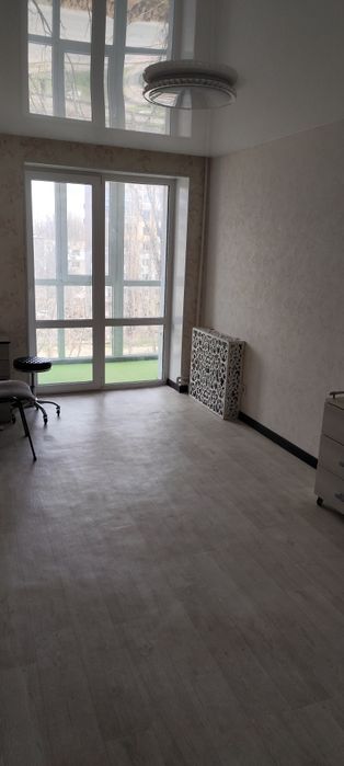 Продам 4-х комнату квартиру на площади победы