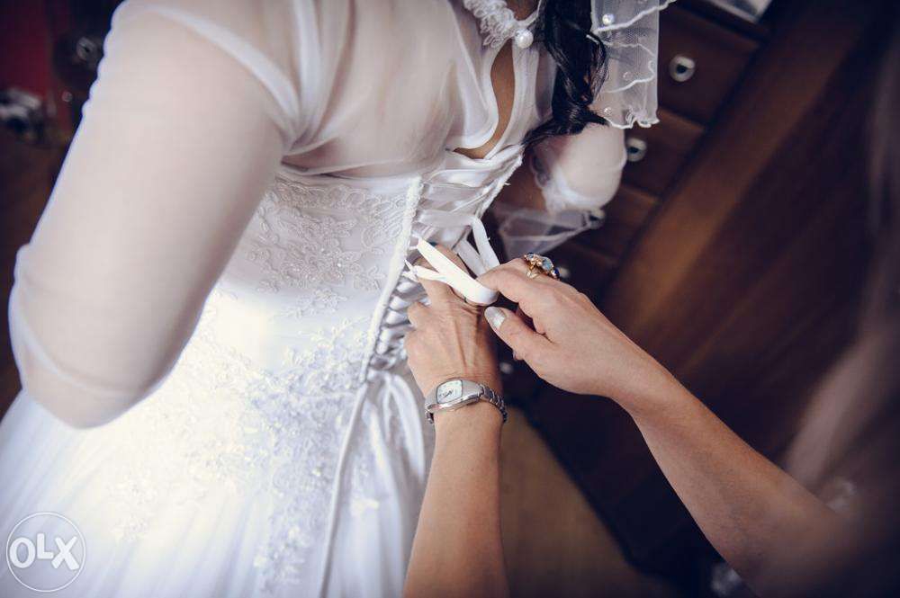 Przepiękna Suknia ślubna z koronką na niską osobę