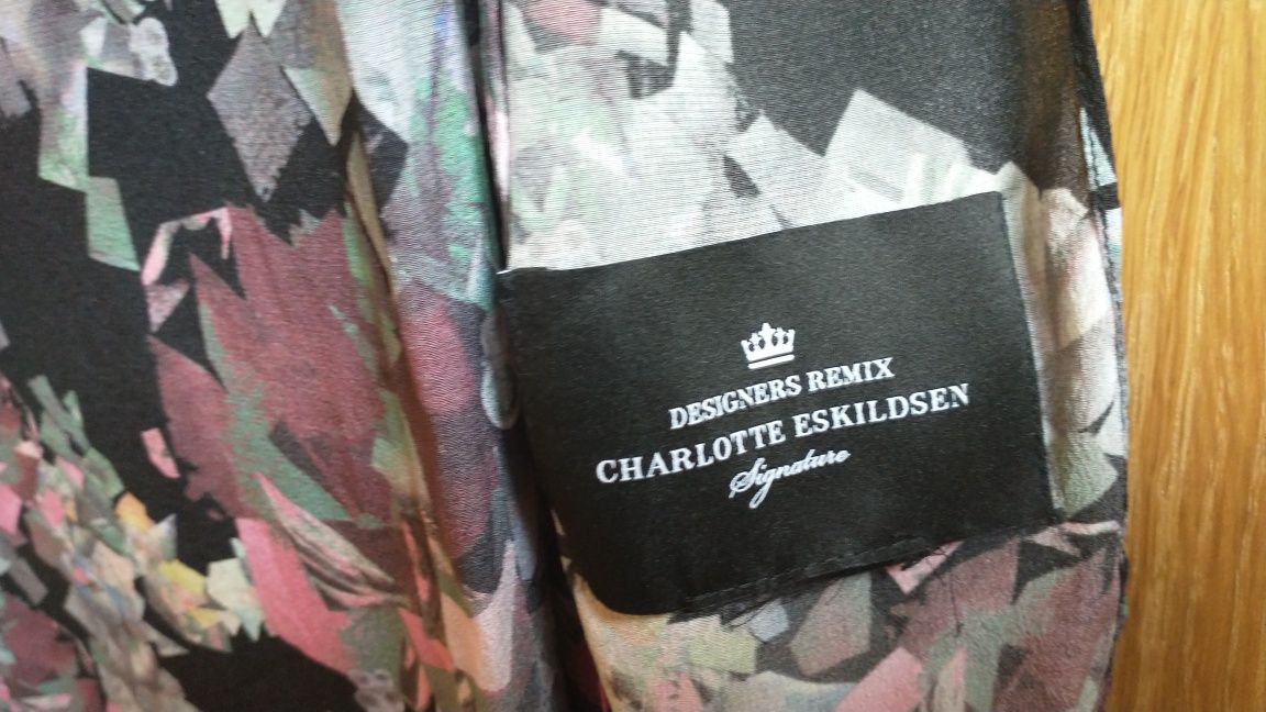 Jedwabna dużo chusta Charlotte Eskildsen Desingneres Remix 118x118 cm