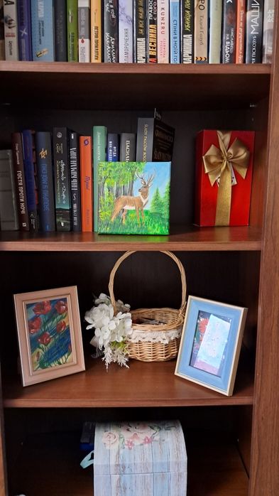 Maluję obrazy akrylem na papierze i płótnie