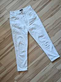 Białe bawełniane spodnie jeansy slouchy Mohito 34