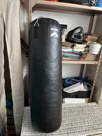 Saco de boxe, 2 pares de luvas e capacete