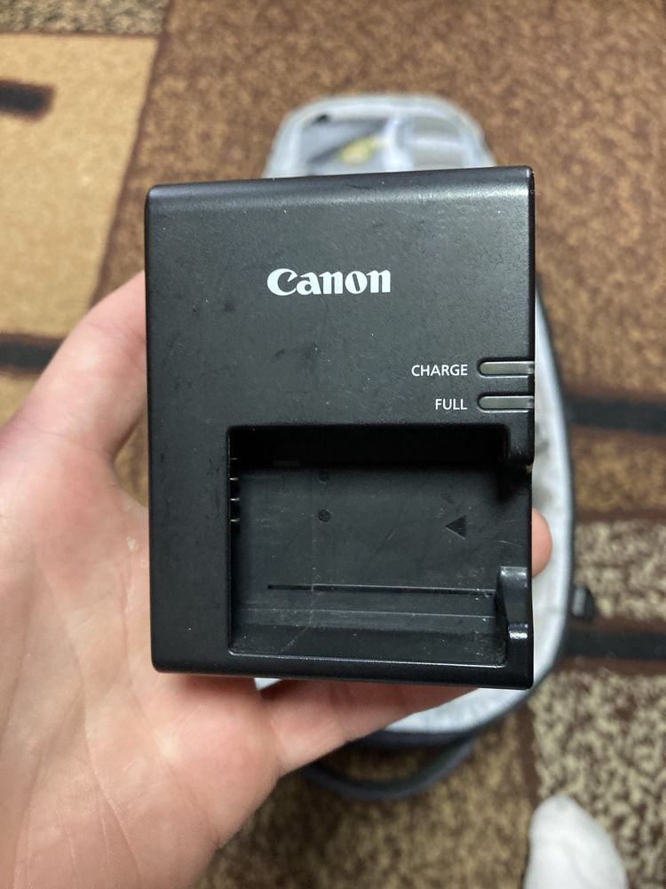 Canon 1300D Амереканський