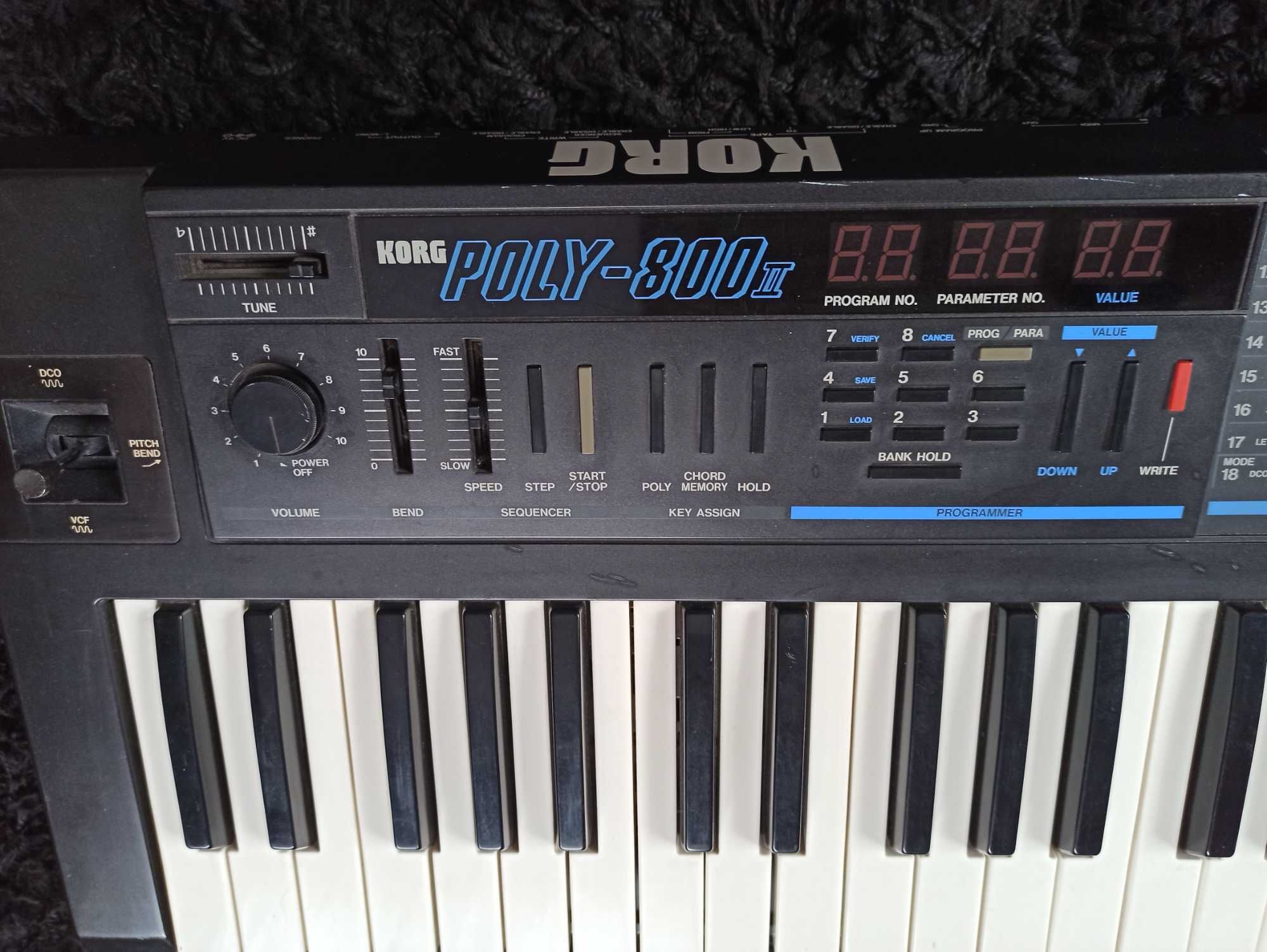 Syntezator KORG Poly 800 II + zasilacz