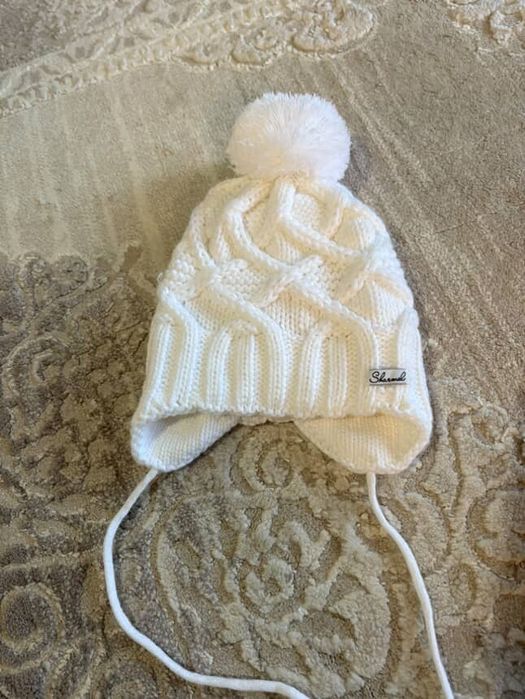 Шапки на дівчинку