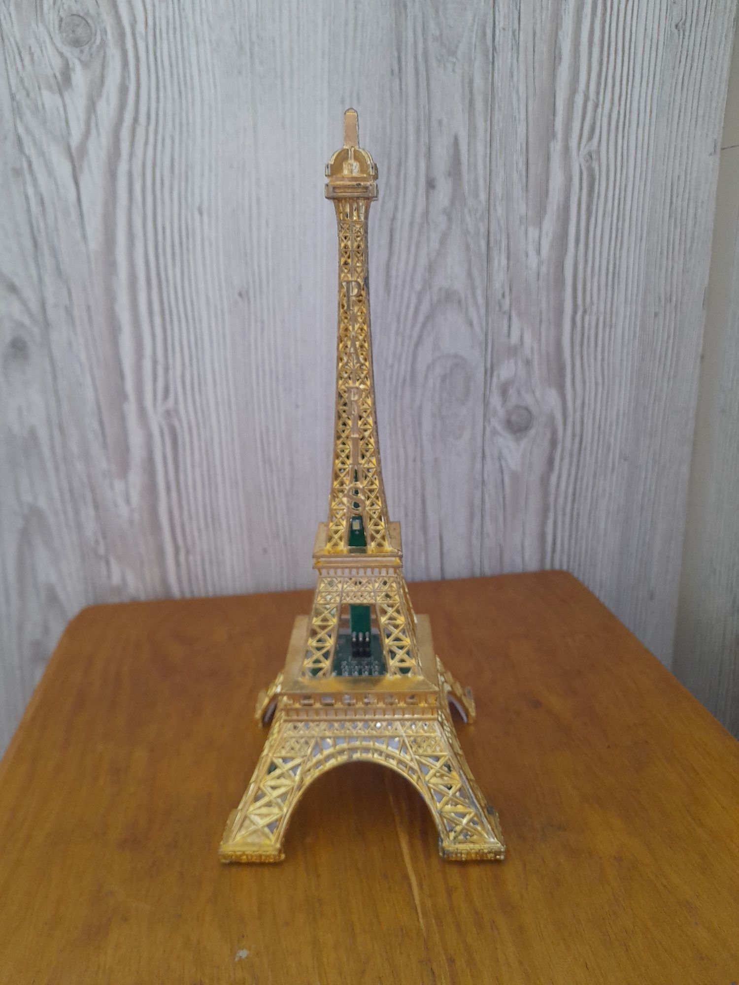 Ейфелева вежа з Парижу