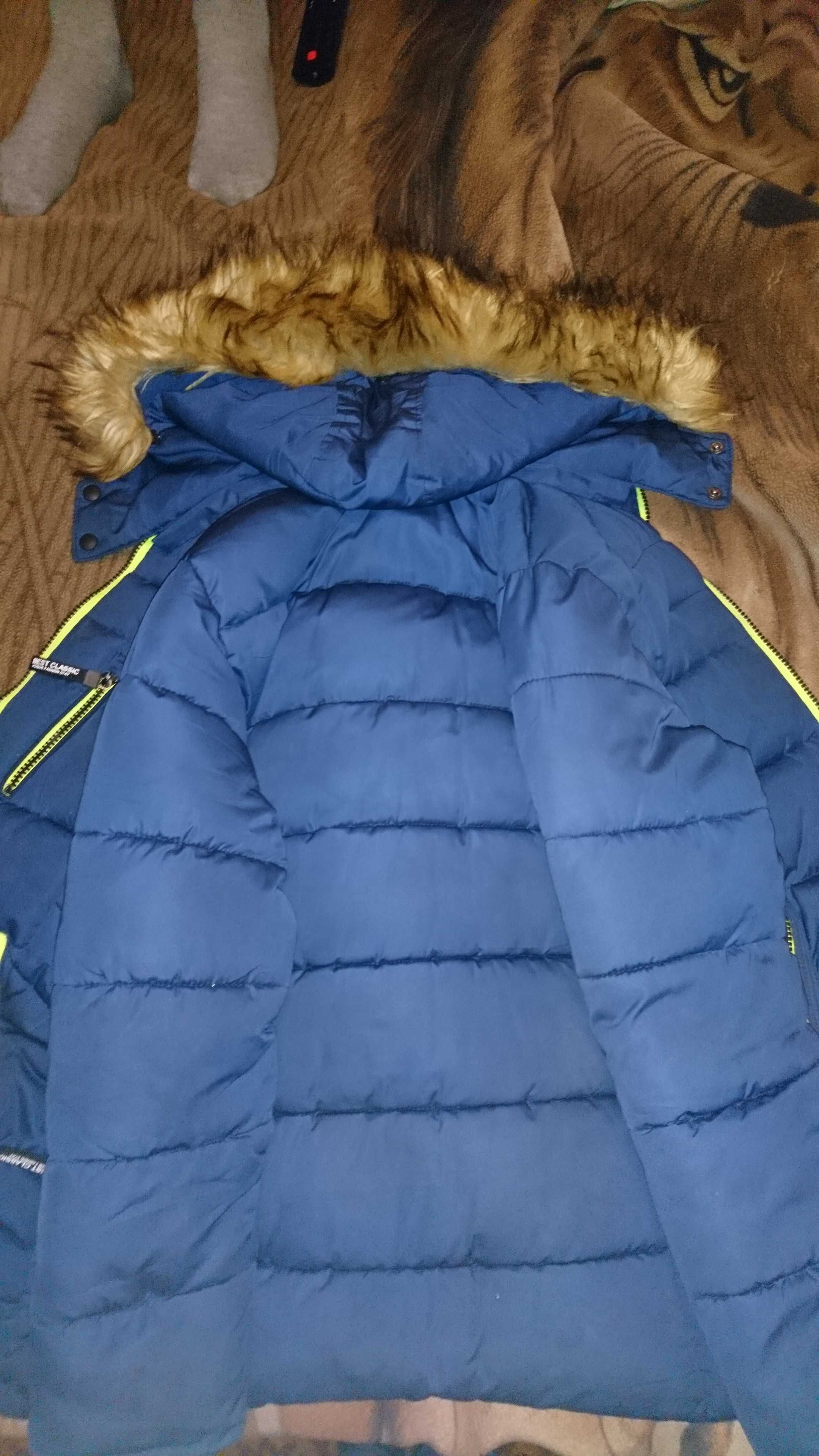 Продам зимнюю куртку на подростка 140 размер