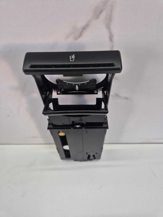 audi a4 b5  lift fabryczny uchwyt na kubki napoje napój oryginał