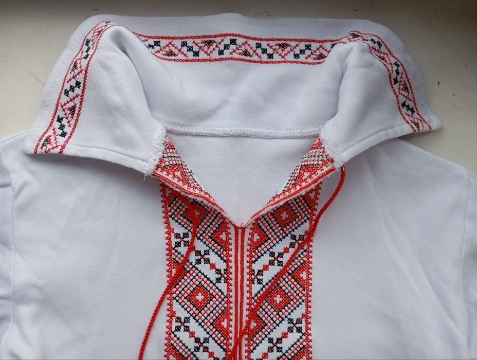 Вишиванка з довгим рукавом на хлопчика 3-5 років.