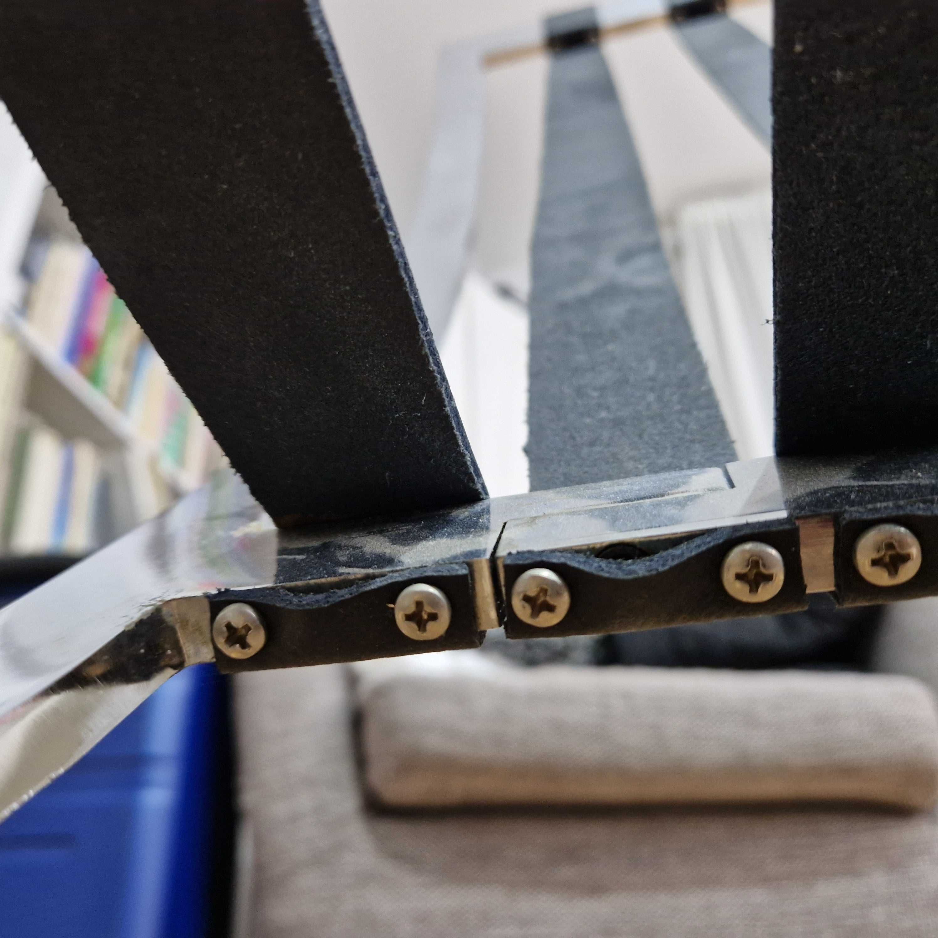 Fotel Knoll Barcelona "nowy" 40-letni z kartonu.