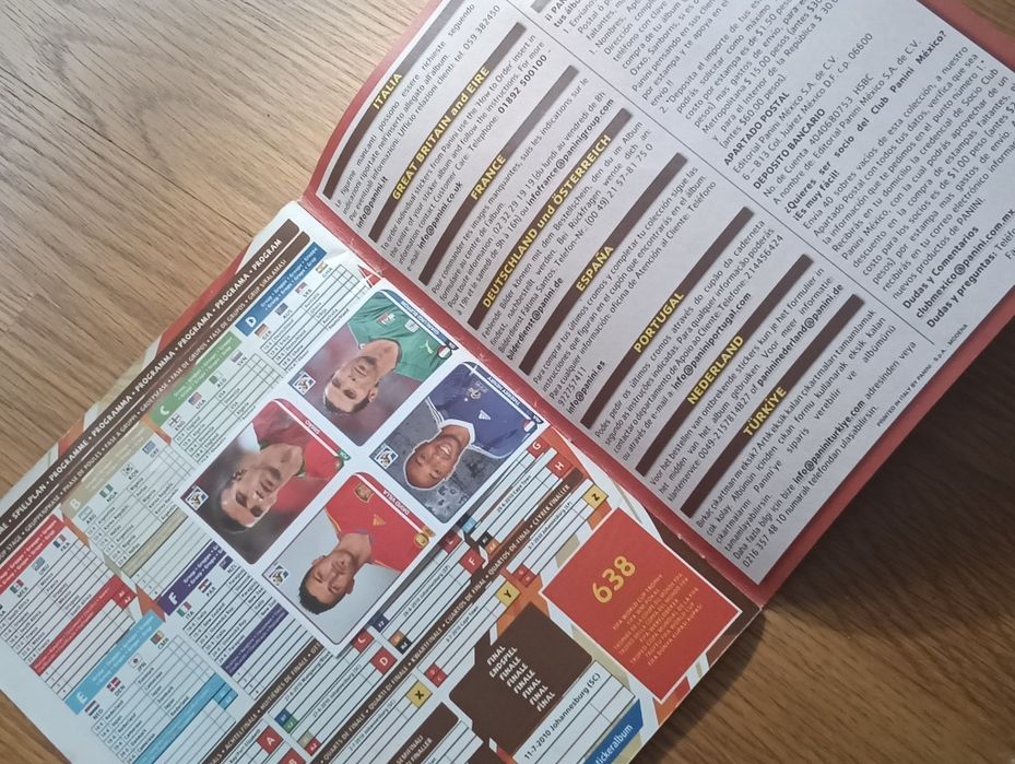 Caderneta futebol Mundial 2010, com folha de cromos