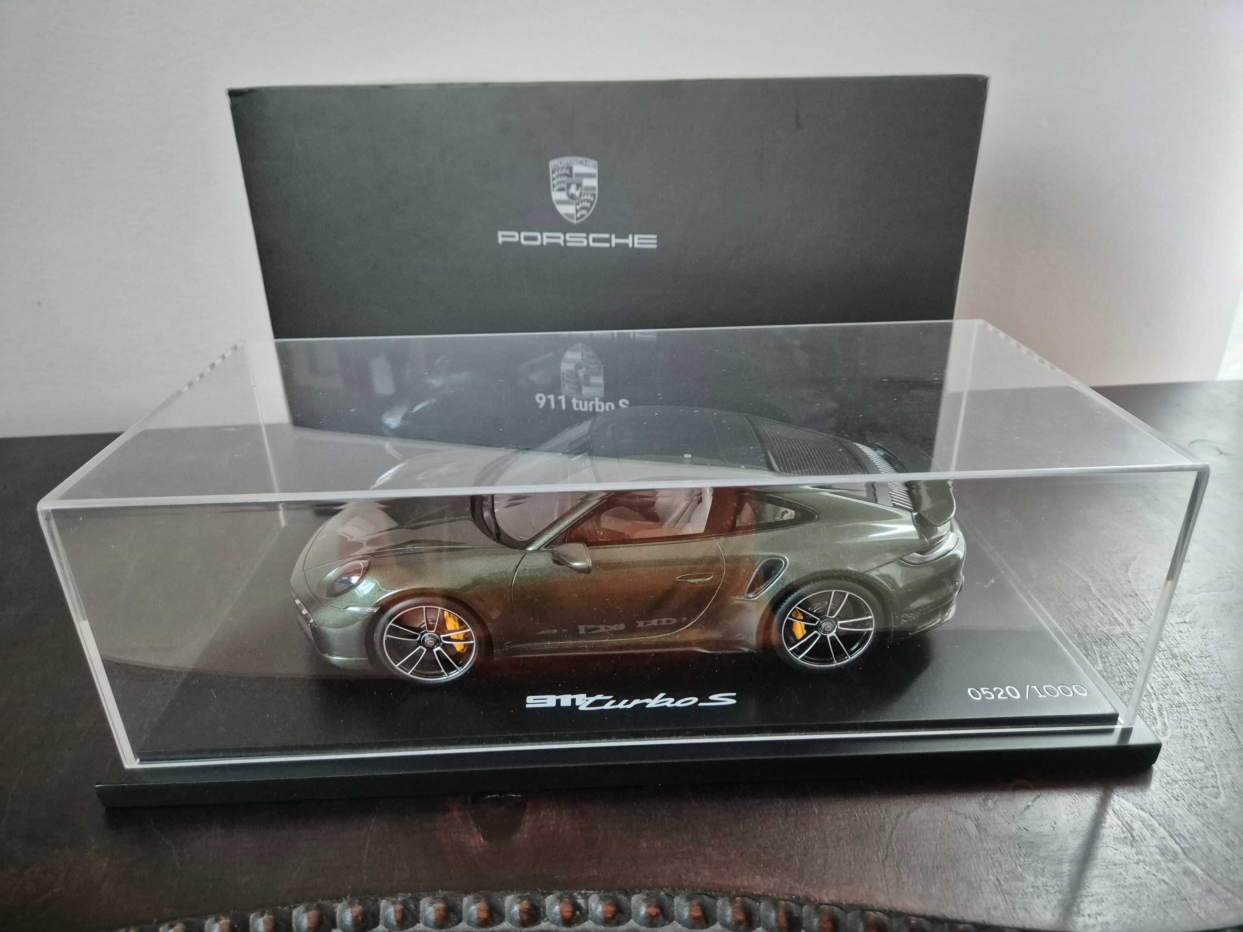 Porsche 911 TURBO S 1:18 z salonu Porsche oryginał limitowana edycja.