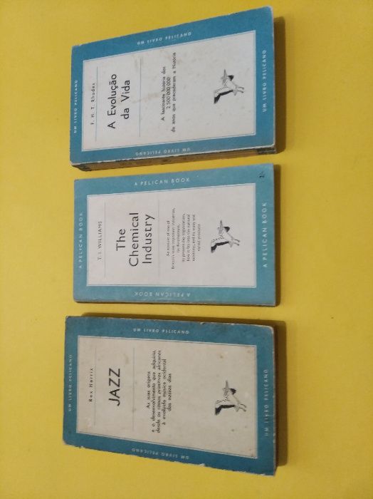Varios livros da coleção Pelicano