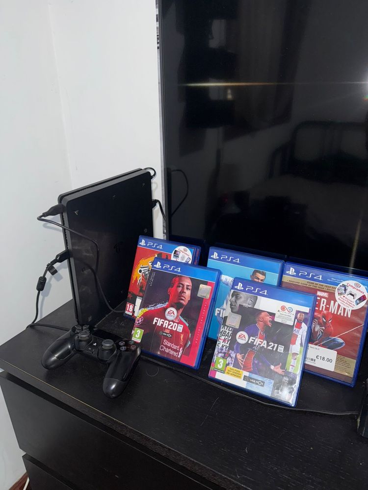 Playstation 4 slim
