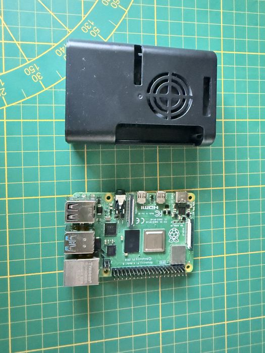 Uszkodzone Raspberry Pi 4 B 2GB RAM + obudowa