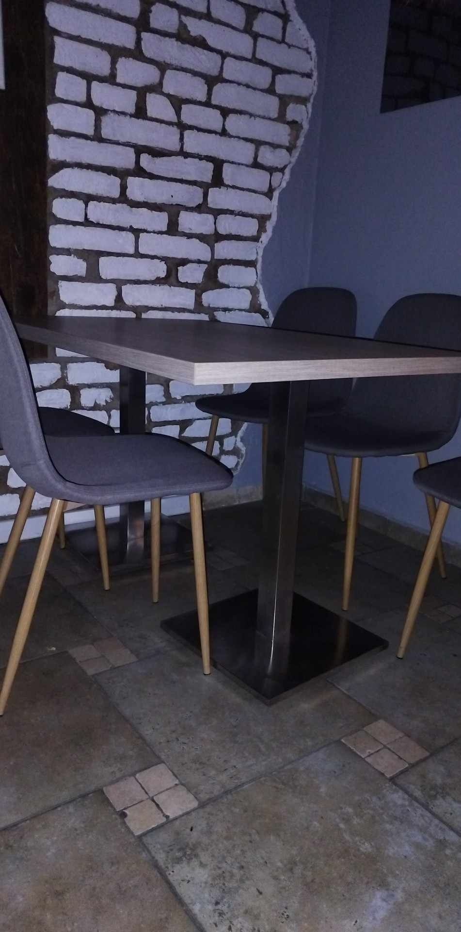 Sprzedam stoły i krzesła