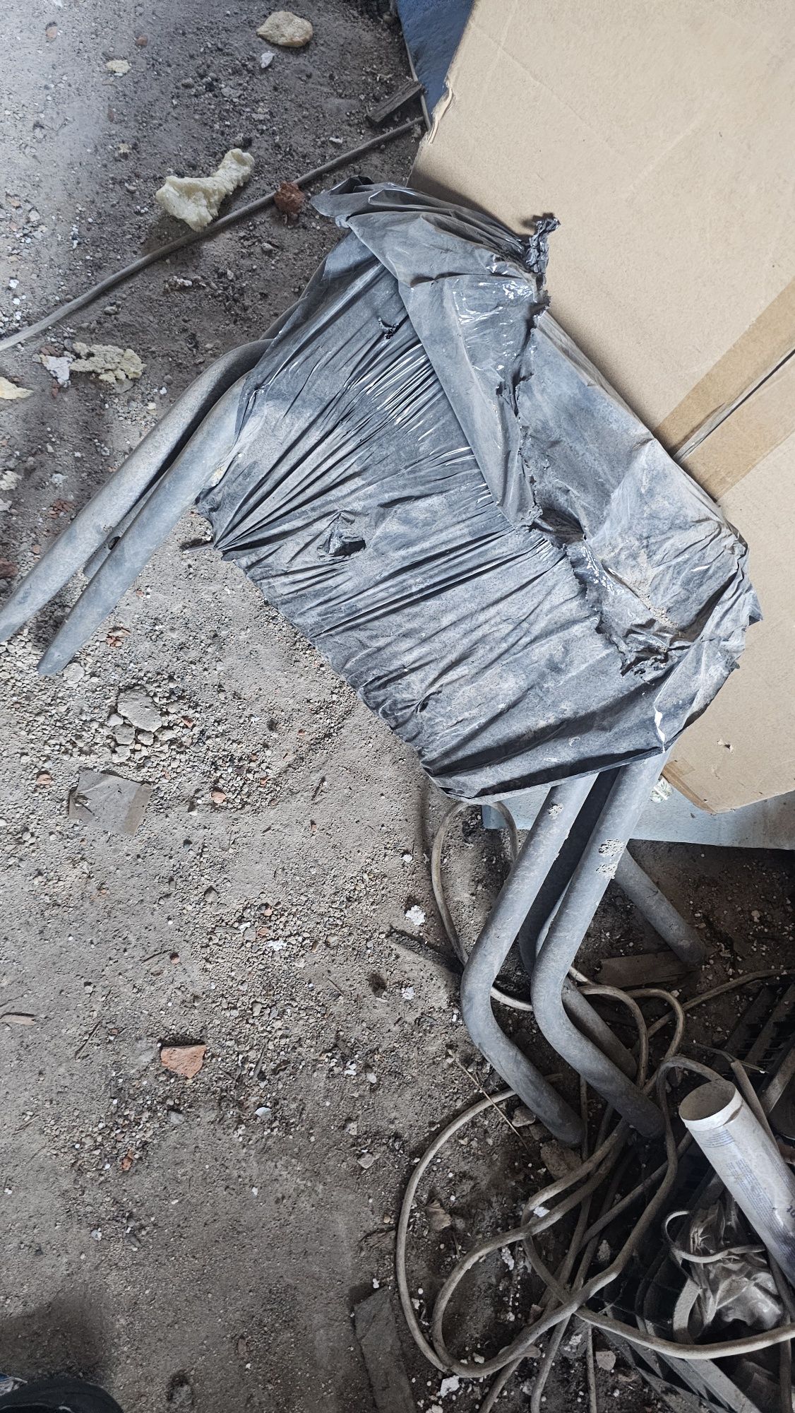 Stół na działkę z otworem na parasol